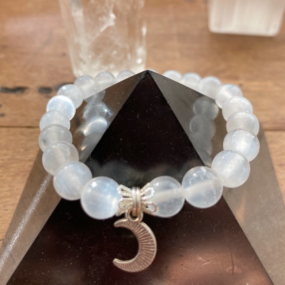 Selenite Moon 🤍 Bracelet - Picture 5 of 11